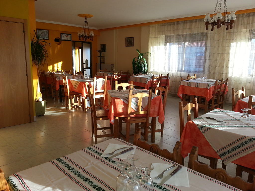 Hostal Atila Ricobayo Eksteriør bilde